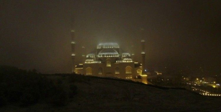 Beyaz bürünen Çamlıca Camii havadan görüntülendi