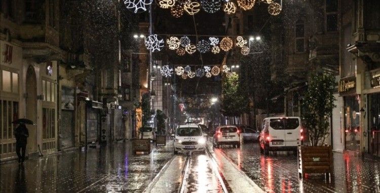İstanbul'un bazı kesimlerinde kar yağışı etkisini sürdürüyor