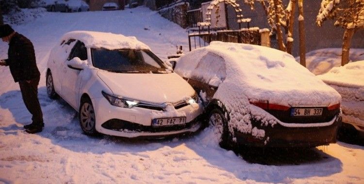 İstanbul’da kar yağışı vatandaşlara zor anlar yaşattı