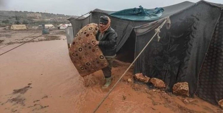 İdlib’de mülteci çadırları sular altında kaldı