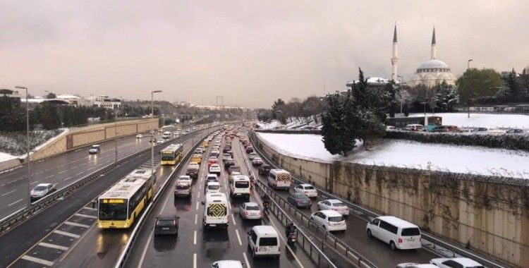 56 saatlik kısıtlama sonrası 15 Temmuz Şehitler Köprüsü’nde trafik yoğunluğu