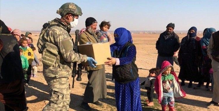 Mehmetçik Barış Pınarı bölgesinde yardımlarına devam ediyor