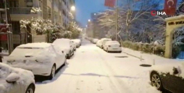 İstanbul’da erken saatlerde etkili olan kar yağışı şehri beyaz örtü altında bıraktı
