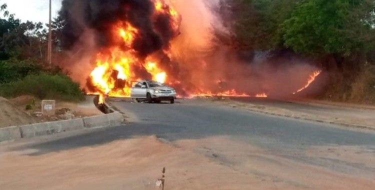 Nijerya'da petrol tankeri patladı: 3 ölü