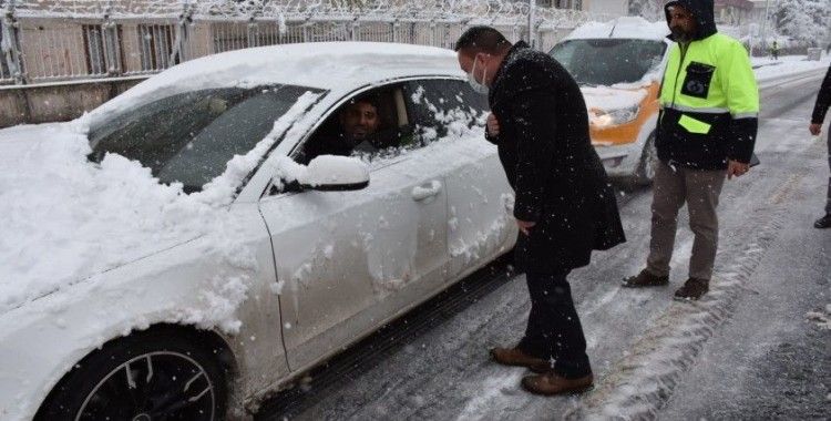 Bağlar'a yılın ilk karı düştü, Başkan Beyoğlu ekiplerle birlikte sahaya indi