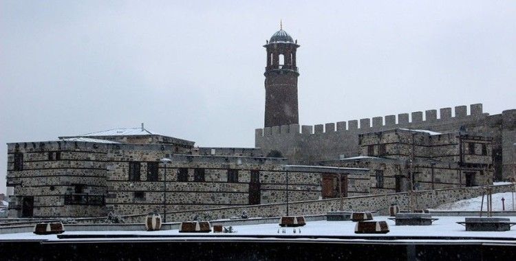Karla birleşen tarihi mekanlarda eşsiz manzaralar