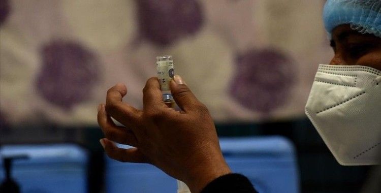 Hindistan'da Kovid-19 aşısı yaptıranların binde 1,8'inde yan etki görüldü