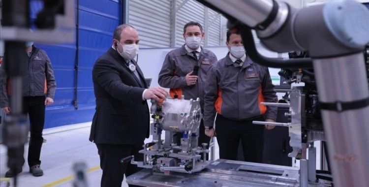 Sanayi ve Teknoloji Bakanı Varank, Ford Otosan'ın Kocaeli'deki fabrikalarını ziyaret etti