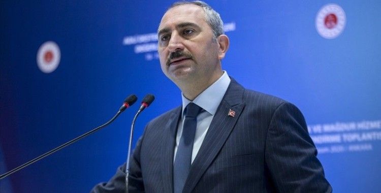 Adalet Bakanı Gül: Adalet Bakanının hakim, savcı cübbesi yoktur