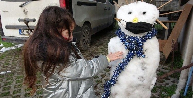 Kartal’da kardan adamı çalınan küçük kıza sürpriz