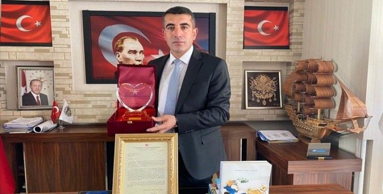 Çiftlik Belediye Başkanı Güzel'e 'Köpek Köyü' çalışması nedeniyle uluslararası ödül