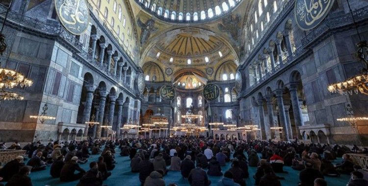 Osmanlı Hanedan Reisi Osmanoğlu için Ayasofya Camisi'nde gıyabi cenaze namazı kılındı