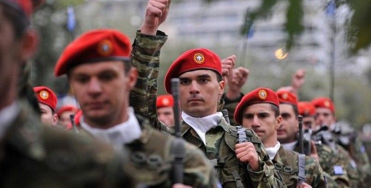 Türkiye ile gerginlik yaşayan Yunanistan, askerlik süresini 12 aya çıkardı