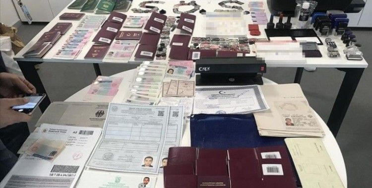 İstanbul'da 2 binin üzerinde sahte seyahat belgesi düzenleyen şüpheli tutuklandı