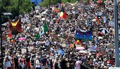 Avustralya Günü kutlamalarında yerlilerden protesto