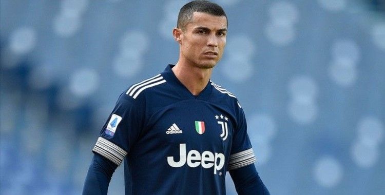 İtalyan güvenlik güçlerinden Cristiano Ronaldo ve eşinin tatil kaçamağına inceleme