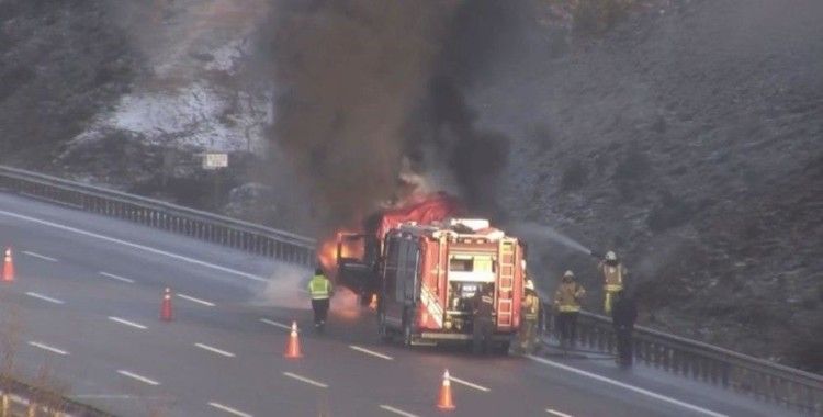Kuzey Marmara Otoyolu'nda kamyon alev alev yandı