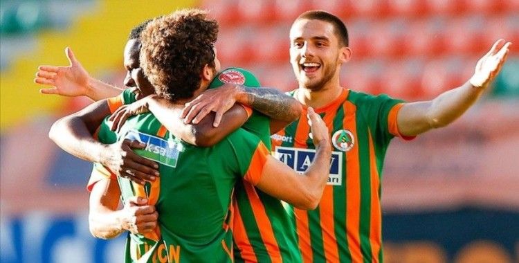 Aytemiz Alanyaspor 3 puanı 3 golle aldı