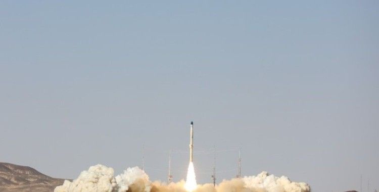 İran'dan uydu taşıyıcı roket denemesi