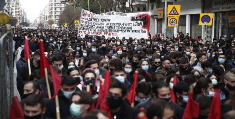 Yunanistan'da öğrencilerden yeni yasa tasarısına karşı protesto
