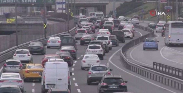 İstanbul’da kısıtlama öncesi trafik yoğunluğu yüzde 63 seviyesinde