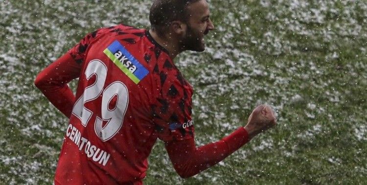 Cenk Tosun, Beşiktaş'a dubleyle döndü