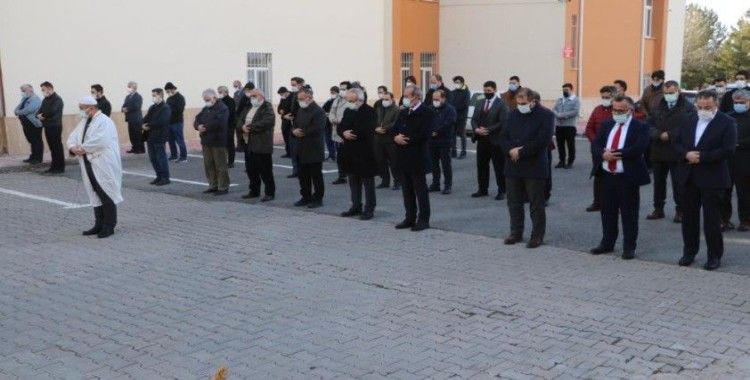 Gara bölgesinde şehit edilen polis ve askerlerimiz için cenaze namazı kılındı