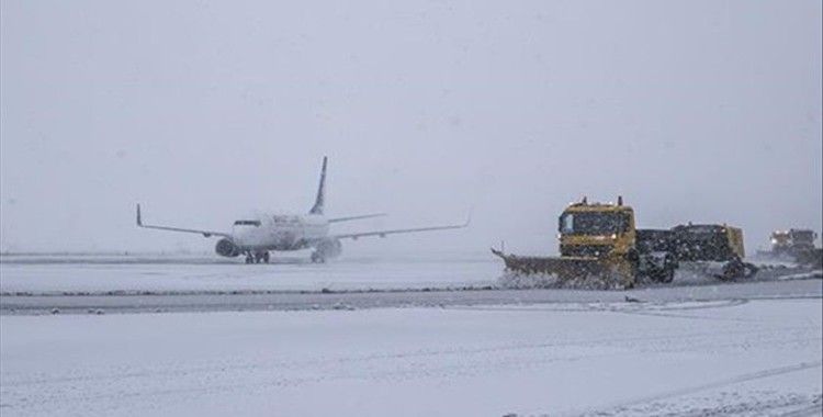 Ankara Esenboğa Havalimanı'nda kar yağışı için önlemler alındı