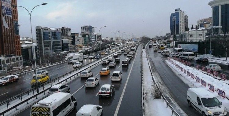 İstanbul’da sabah saatlerinde trafik yoğunluğu