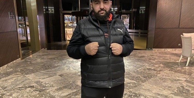Türk boksörün karşısına çıkmayan Tanzanyalı boksörün altın kemeri elinden alındı
