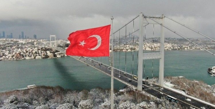 Fatih Sultan Mehmet Köprüsü’nde kar manzarası