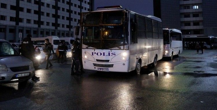 İstanbul'da kişilerin sim kartlarını değiştirip mobil banka hesaplarını boşalttığı iddia edilen 43 gözaltına alındı