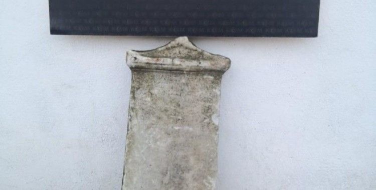 Çanakkale'de milattan önce 1. yüzyıla ait mezar steli ele geçirildi
