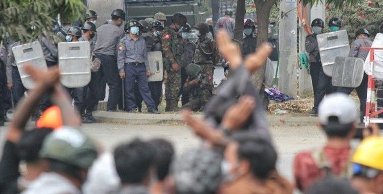 Myanmar'da askeri cunta darbe karşıtı protestocuları 'ölümcül güç' kullanmakla tehdit etti