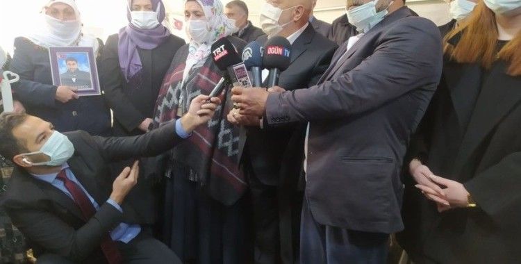 HAK-İŞ'ten HDP önünde evlat nöbeti tutan ailelere destek ziyareti