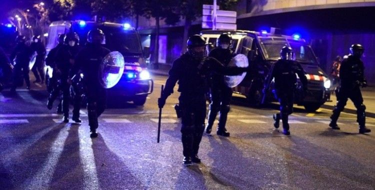 İspanya'da tutuklanan rapçi Hasel'e destek için sürdürülen gösterilere polis müdahale etti