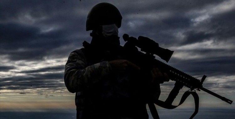 Suriye'den Türkiye'ye yasa dışı yollardan girmeye çalışan 2'si terör örgütü üyesi 9 kişi yakalandı