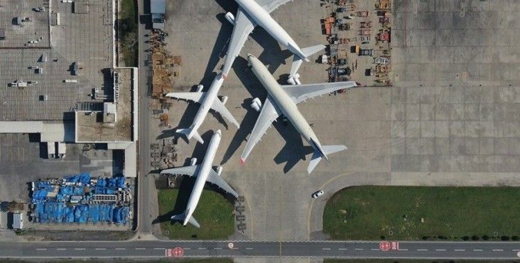 Atatürk Havalimanında onlarca uçak yolcularını bekliyor
