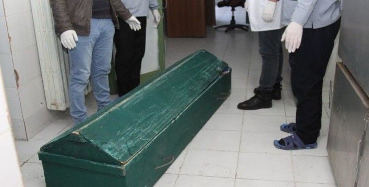 İran sınırında donmuş erkek cesedi bulundu