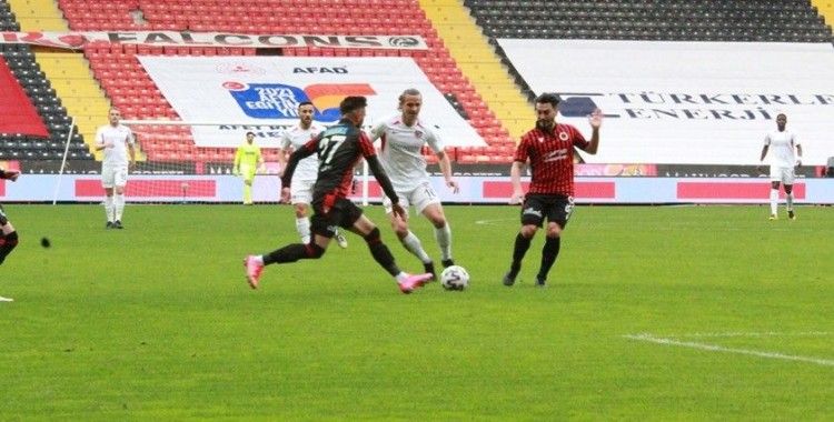 Süper Lig: Gaziantep FK: 0 - Gençlerbirliği: 1 (İlk yarı)