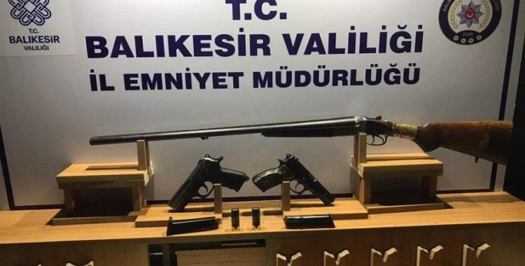 Balıkesir'de polis 17 aranan şahsı yakaladı