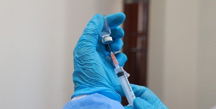 Tayland'da Sinovac'ın korona aşısını yaptıran sağlık çalışanı alerjik reaksiyon gösterdi