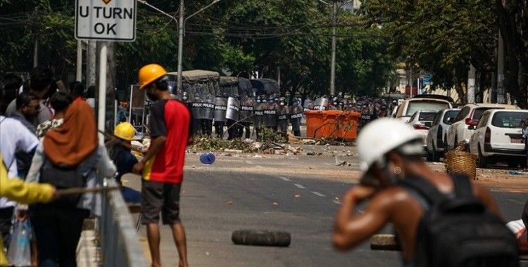Myanmar'daki protestolarda güvenlik güçlerinin ateş ettiği 1 kişi öldü