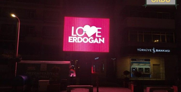 Ordu'da 'Love Erdoğan' görseli LED ekranlara yansıtıldı