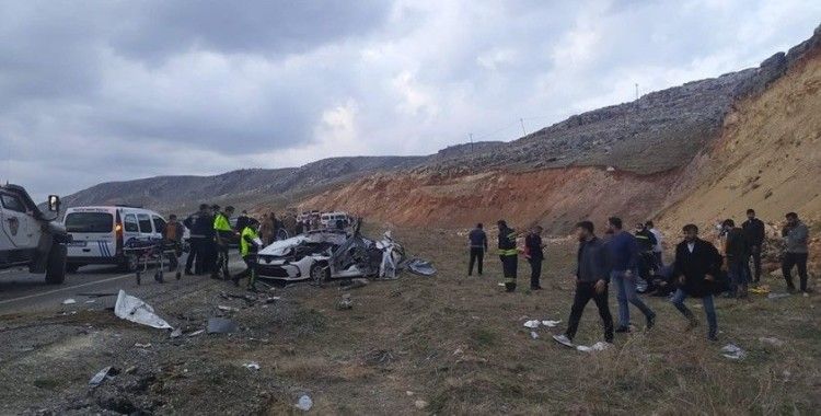 Diyarbakır'da feci kaza: 5 ölü, 4 yaralı
