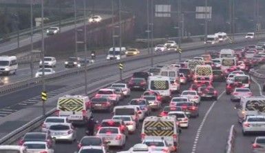 Sokağa çıkma kısıtlamasının ardından İstanbul'da trafik yoğunluğu