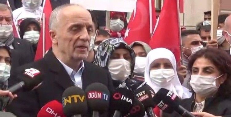 Türk-İş Genel Başkanı Ergün Atalay'dan evlat nöbetindeki ailelere ziyaret