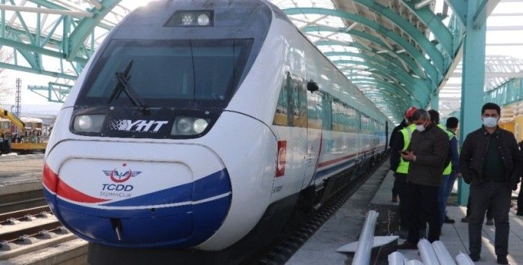 Yüksek Hızlı Tren ilk kez Sivas tren garında