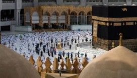 Suudi Arabistan'da umre ziyaretleri alınan önlemler altında sürüyor