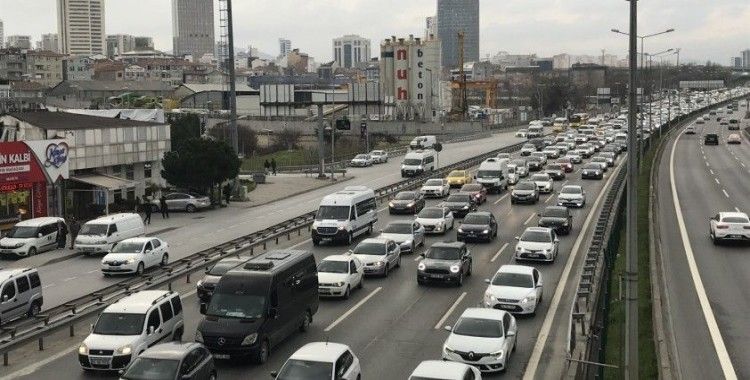  İstanbul’da kısıtlama sonrası trafik yoğunluğu